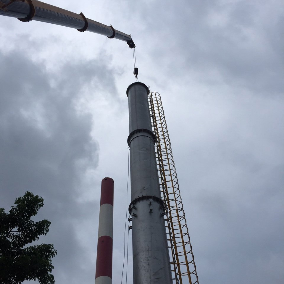 Ở Việt Nam, ống khói nồi hơi thường xuất hiện trong hoạt động sản xuất công nghiệp