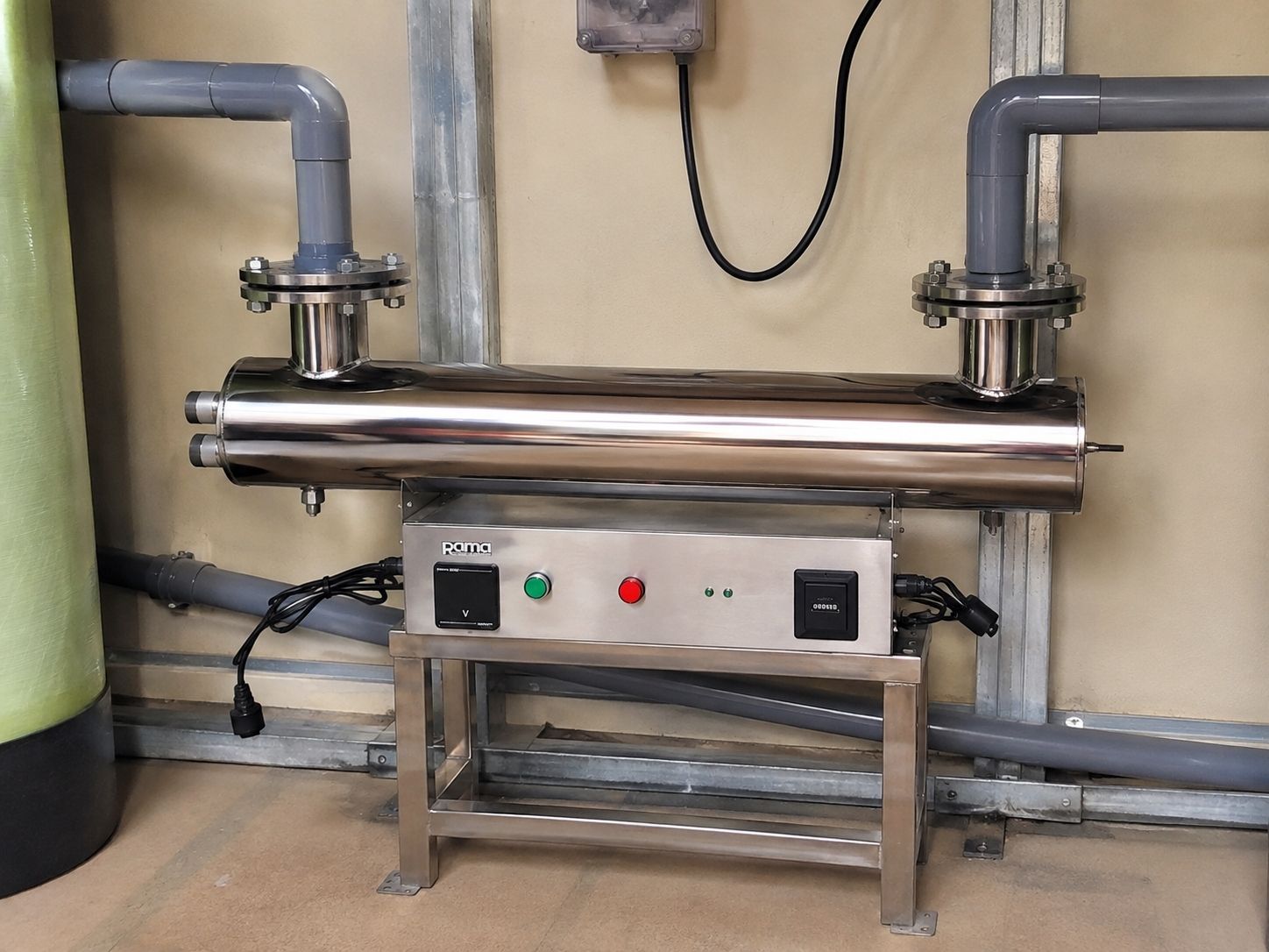 Ứng dụng thiết bị UV khử trùng nước trong dây chuyền sản xuất
