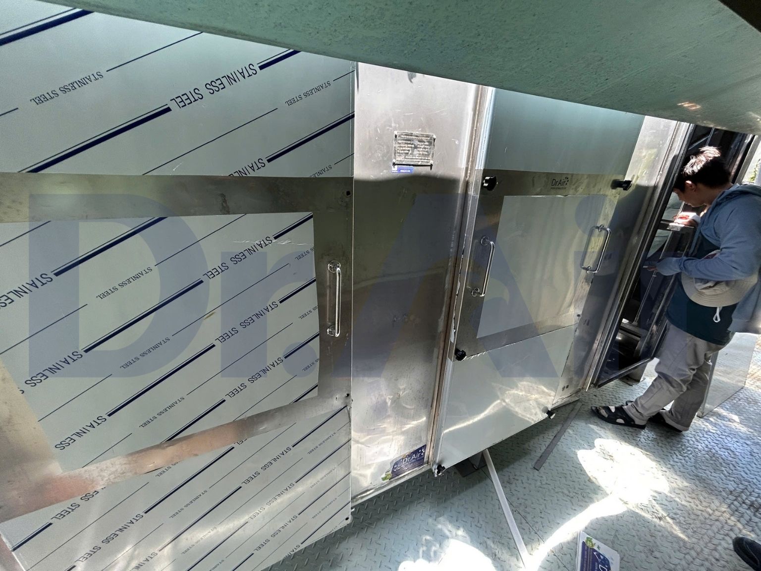 Đẩy lùi mùi sơn, xi mạ với máy UV xử lý khí thải ngành sơn Dr.Air tại KCN Tân Bình